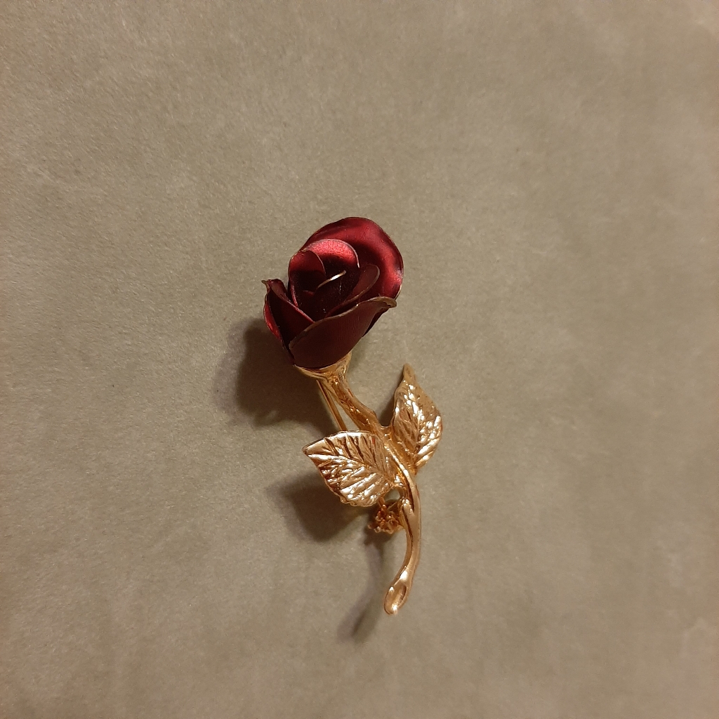 Giovanna Vintage Goldtone Rose Bud Brooch Signed On Stem 25$